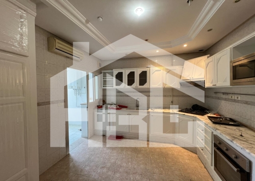 A vendre s+3 de 159 m² à Ennasr 1