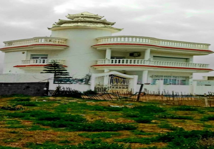 A vendre unne belle villa pied dans l'eau à Roued plage