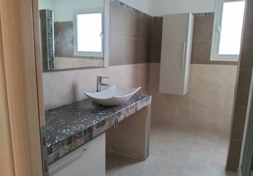 villa  S 5  soukra Park  avec Piscine Jardin