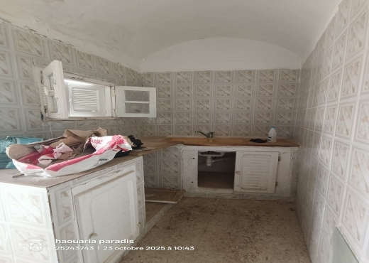 A vendre Deux maisons a elhaouaria centre ville