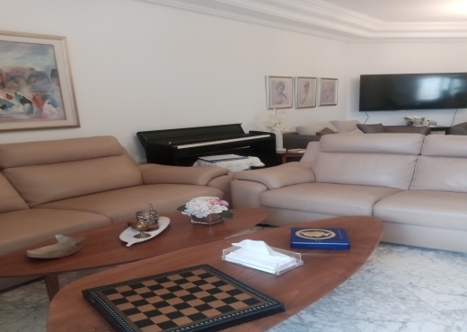 À VENDRE – TRIPLEX AVEC PISCINE ET JARDIN