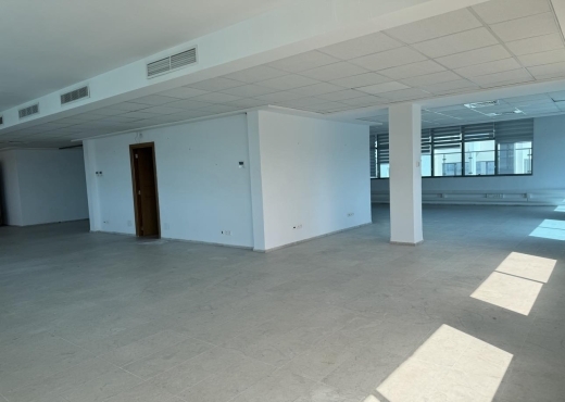 Super bureau 2300 m² ths au lac 2