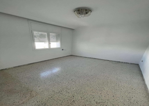 📍 ENNASR 1 – APPARTEMENT S+4 TRANSFORMÉ EN S+3 À