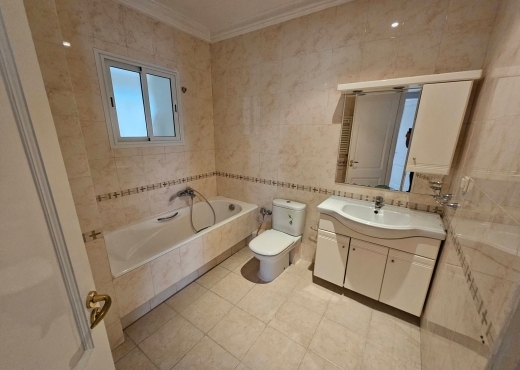 CITE ENNASER 2 : APPARTEMENT S+4 A LOUER