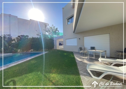 une bellle villa avec piscine à chotrana 3