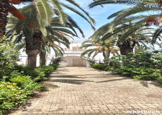 VENTE: VILLA Avec Piscine-Kantaoui
