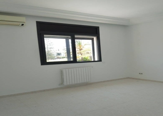 À Louer – Grand étage de villa