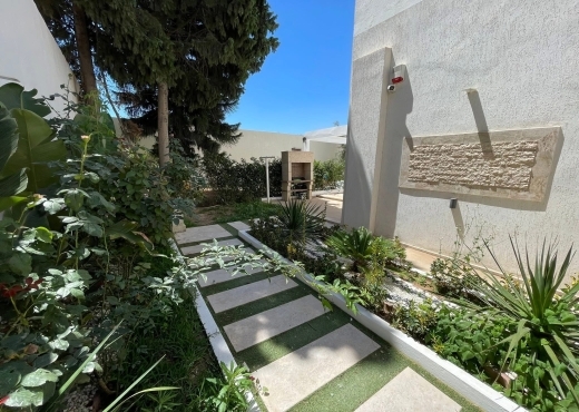 Appartement S+3 au rez-de-chaussé vide à Gammarth