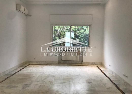 Villa S+5 à usage bureautique