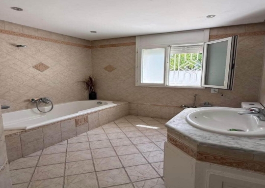 ENNASR 2 :  VILLA DE PRESTIGE AVEC PISCINE À LOUER