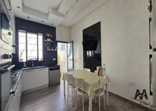 Étage de villa À Vendre à NABEUL - Villa S+3 de 265m² avec garage à L - Immobiliere.tn - Photo 4
