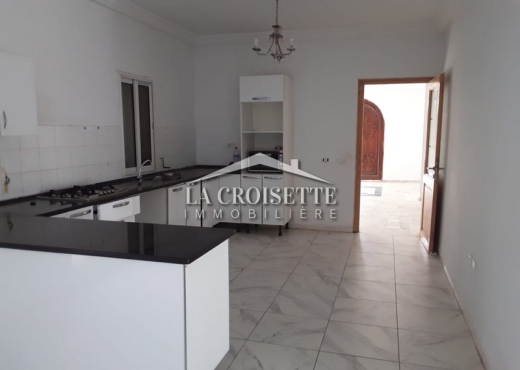 Villa S+6 avec piscine à La Soukra