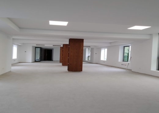 Super bureau 275 m² avec vue aéroport au lac 1