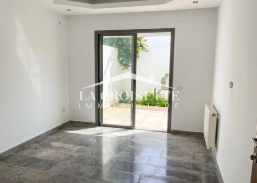 villa À Louer à TUNIS - Triplex s4 avec piscine à Gammarth - Immobiliere.tn - Photo 5