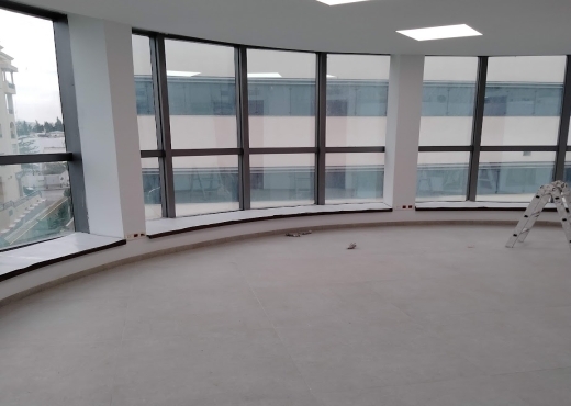 Super bureau 275 m² avec vue aéroport au lac 1