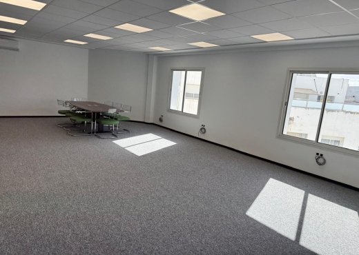 Joli bureau retapé à neuf au lac 1