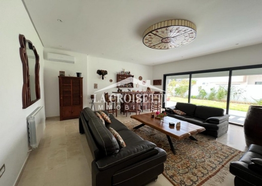 Villa S+5 meublée ou vide  soukra