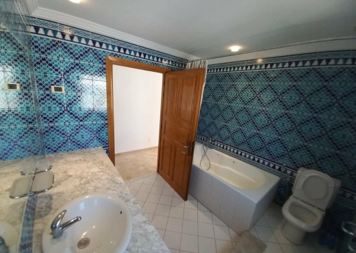 📍EL MENZAH 9 A – VILLA MODERNE AVEC JARDIN USAGE