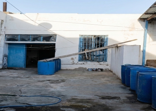 معصرة عصرية + كوشة خبز للبيع في رأس الجبل