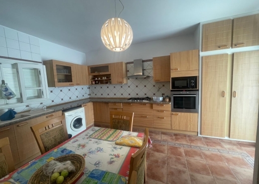 A vendre à Hammamet une villa S+4 de 300m²/440m² d