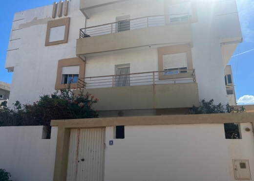 villa plus 4 appartement à vendre