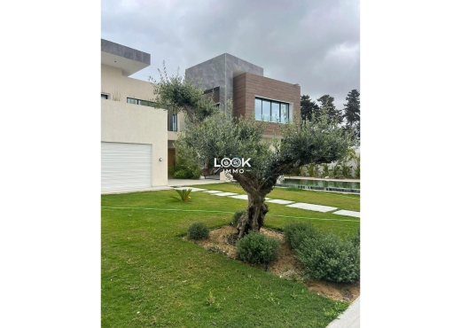 A Vendre Villa S+4Suites Chotrana