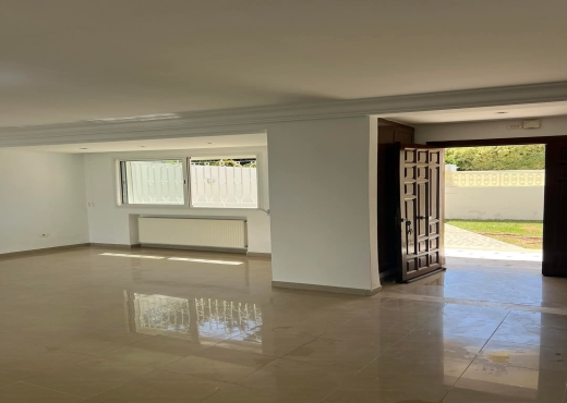 A Vendre Villa S+4 La a Soukra