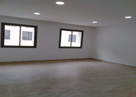 Spacieux bureau hall +2 au la 3 kram