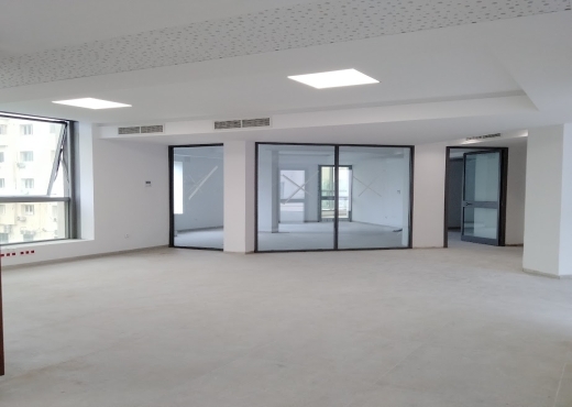 Super bureau 275 m² avec vue aéroport au lac 1