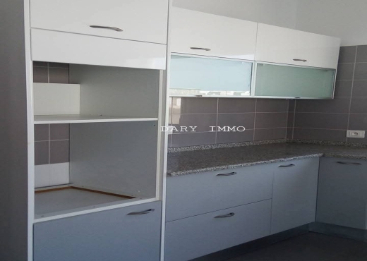 A Louer Etage de villa S+3  (vide)