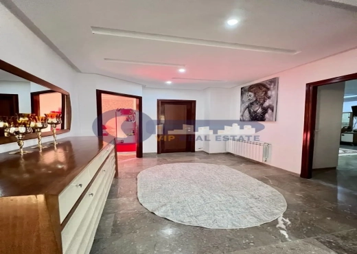A Vendre S+3 avec piscine Gammarth