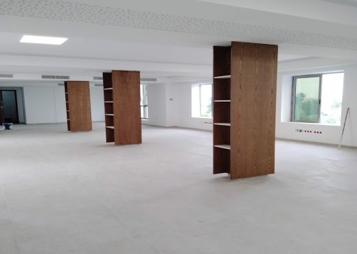 Super bureau 275 m² avec vue aéroport au lac 1