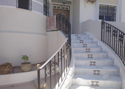 FAHللبيع: ڤيلا في المكنين