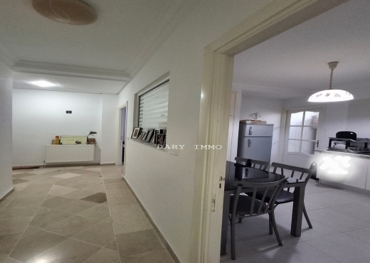 A Louer étage de Villa S+1 (vide) à El Ennasr .