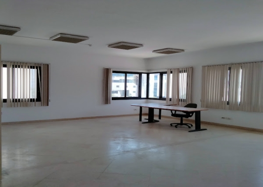 Spacieux bureau 380 m² à Med V