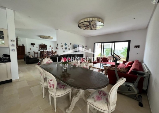 Villa S+5 à La Soukra ZVV0399