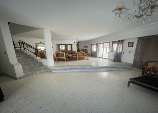 À VENDRE – VILLA S+5 AVEC GRAND JARDIN & PISCINE