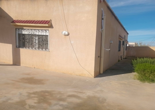 للبيع فيلا و ستوديو في سيدي ثابت