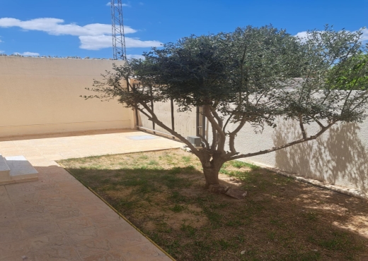 À Louer: Étage de Villa S+2 au RDC