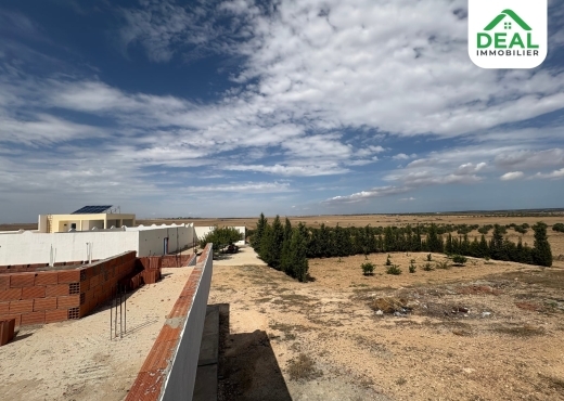 Seniya de 4 hectare et 5000 m² à vendre