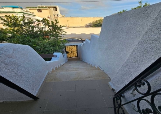 📍 CITE EZZOUHOUR 4 - ETAGE DE VILLA  À VENDRE