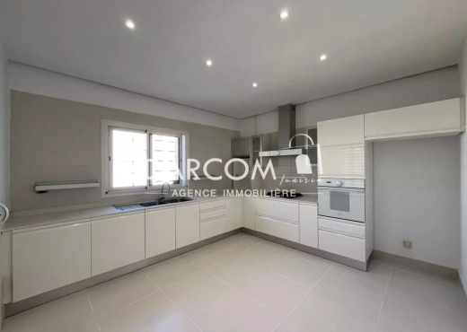 joli s+2 de 144 m² au Lac II