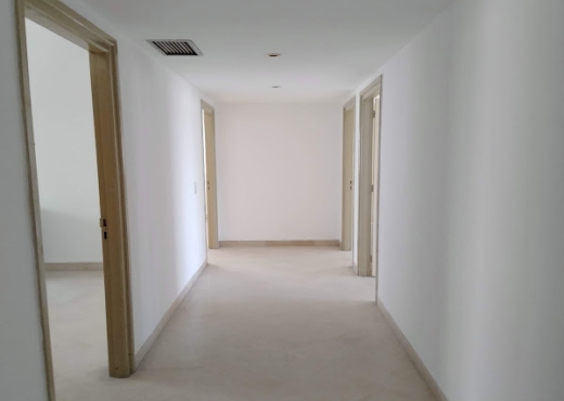Spacieux bureau 380 m² à Med V
