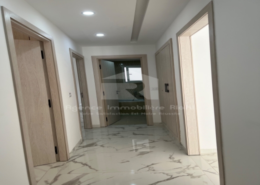 A vendre bureaux A2 à Sahloul 4