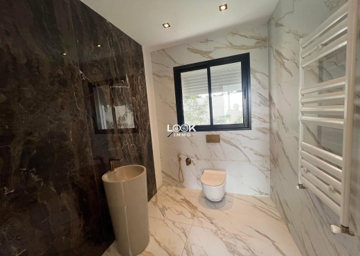 A Vendre Villa S+4Suites Chotrana