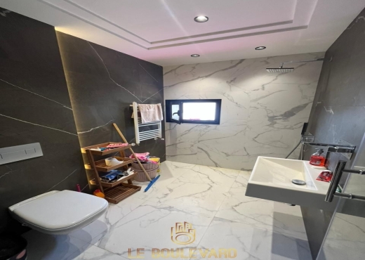 Villa S+4 avec piscine à Mrezga