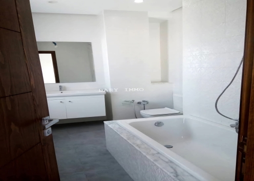 A Louer Etage de villa S+3  (vide)