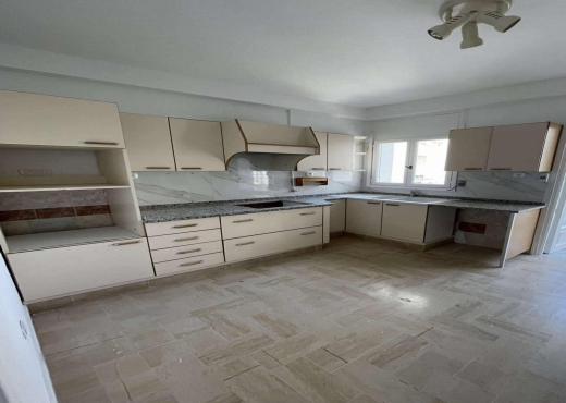 📍 ENNASR 1 – APPARTEMENT S+4 TRANSFORMÉ EN S+3 À