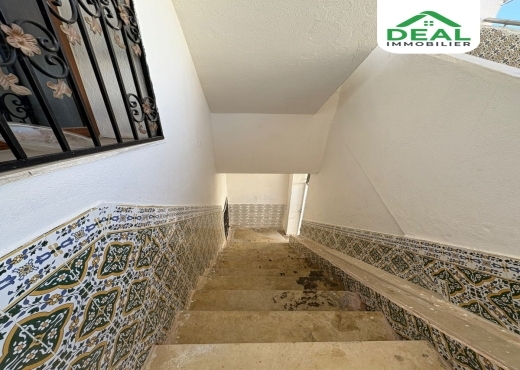 عمارة ذات طابقين بحي الرياض - سوسة