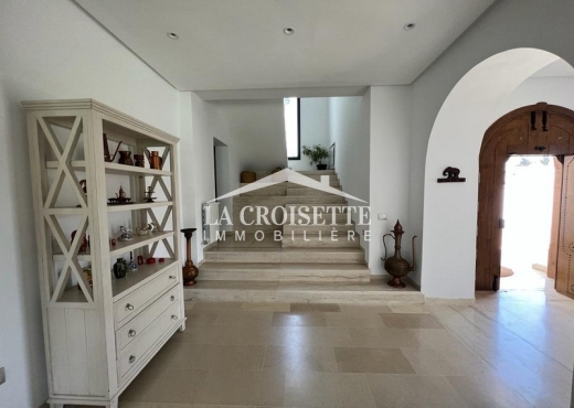 Villa S+5 à La Soukra ZVV0399